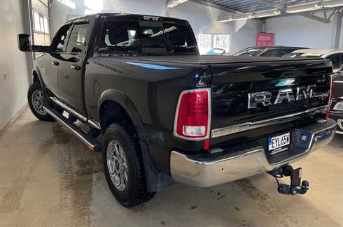 Svart RAM 2500 Crew Cab Laramie Longhorn stulen i Rydsgård nordväst om Ystad